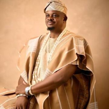 ENGR. DR. ABDULRAHAMON OLAMILEKAN BADMUS OMOOLÒRÈ: A POLITICIAN WITH A GOLDEN HEART AND A LEGACY OF PHILANTHROPY